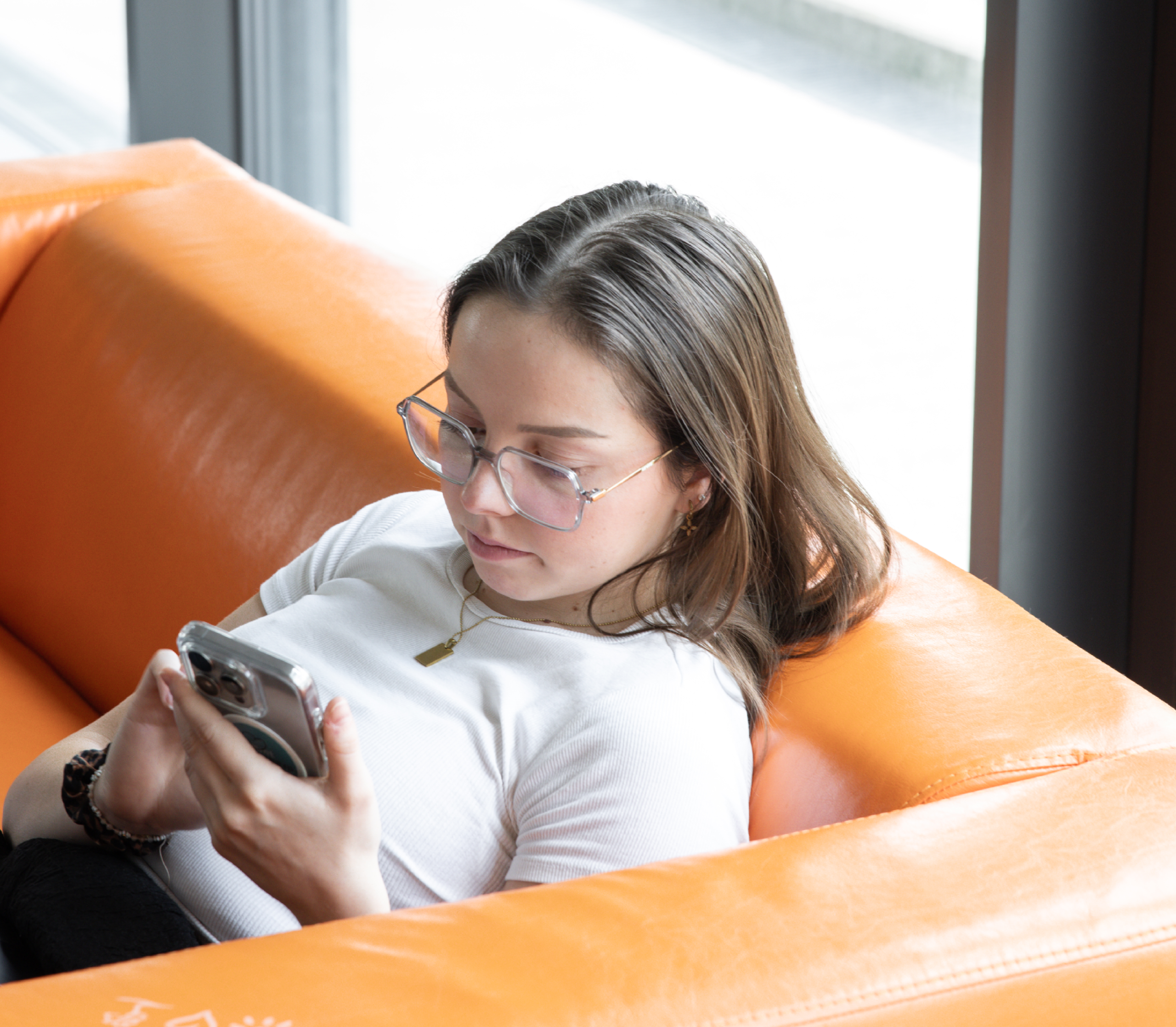 Social Media und Content im Wandel, Mitarbeiterin bereitet Content vor, Blog, NOSUN