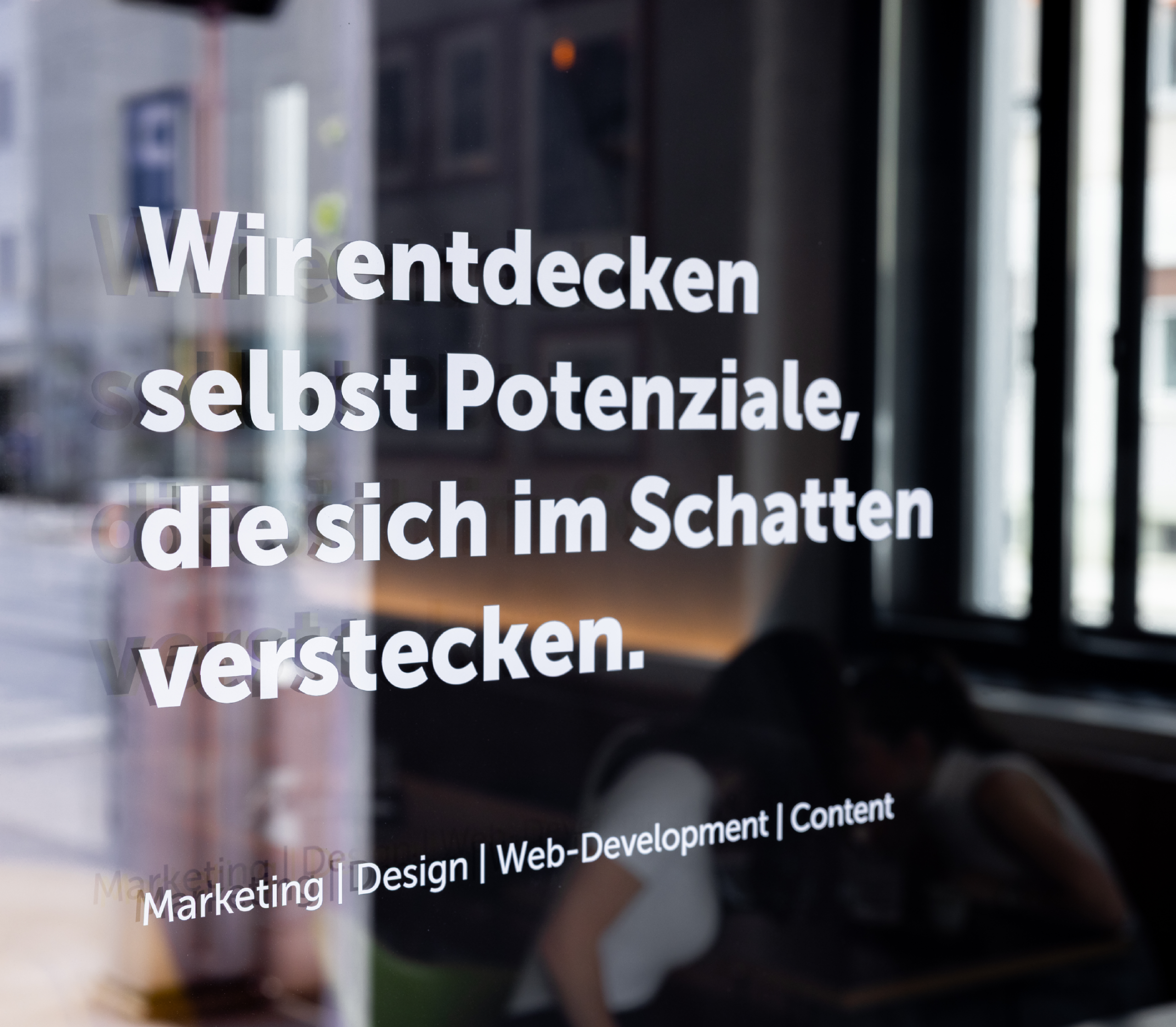 Positionierung bei NOSUN shaping brands, Eingangstür, Office, Blog, NOSUN