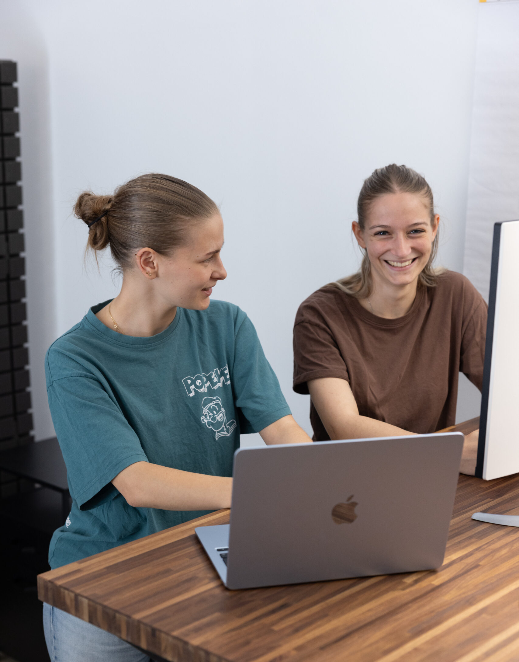 Praktikum bei NOSUN shaping brands, Selma, Hannah, Beim Arbeiten, Blog, NOSUN