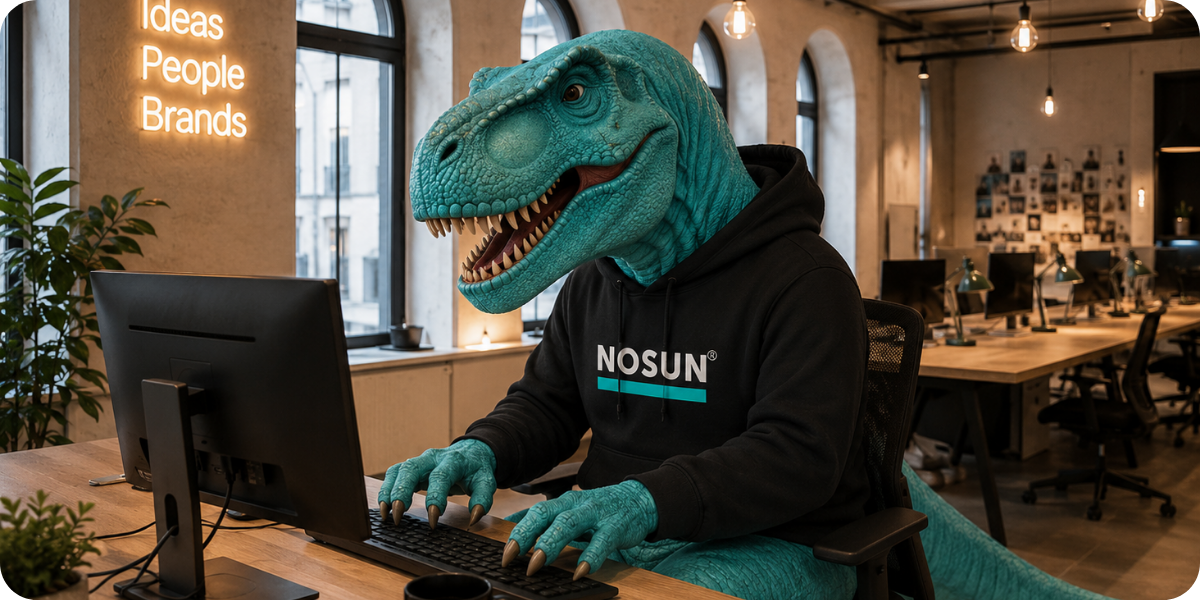 Ein KI-generierter Dino im Office von NOSUN als Beispiel für KI-Kennzeichnung
